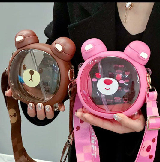 🐻✨ زجاجة الدبدوب الأنيقة – الرفيق المثالي لمشروباتك اليومية