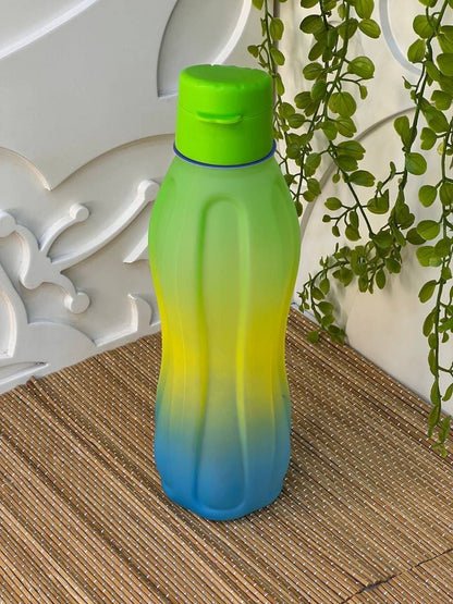 زجاجة مياه بلاستيك صحية وعملية – بألوان صيفية جذابة