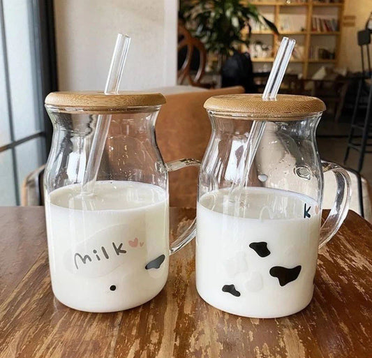 🥛 مج Milk بغطاء خشب وشاليموه – زجاج بايركس حراري سعة 500 مل 
