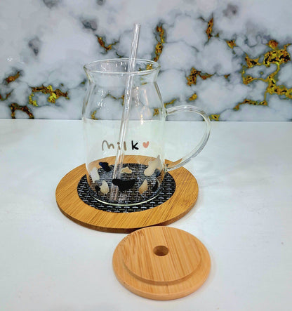 🥛 مج Milk بغطاء خشب وشاليموه – زجاج بايركس حراري سعة 500 مل 