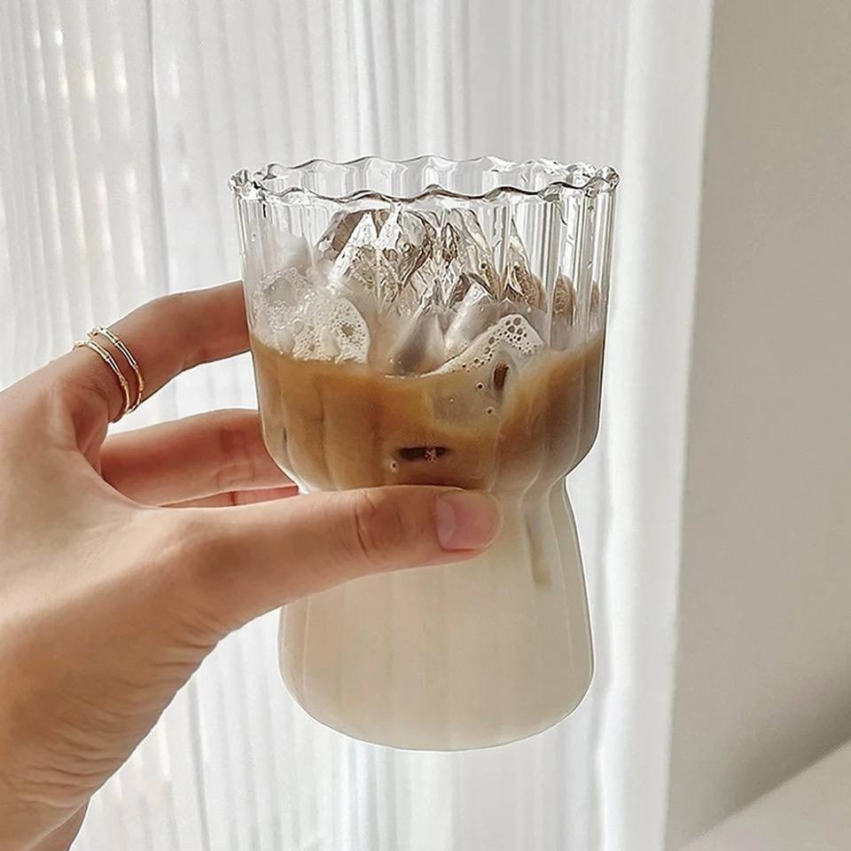 🧋 كوب آيس كوفي وهوت شوكليت مضلع – زجاج بيور مستورد بتصميم أنيق 🍫🍹 
