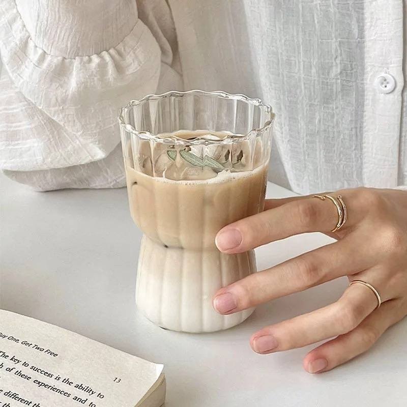 🧋 كوب آيس كوفي وهوت شوكليت مضلع – زجاج بيور مستورد بتصميم أنيق 🍫🍹 