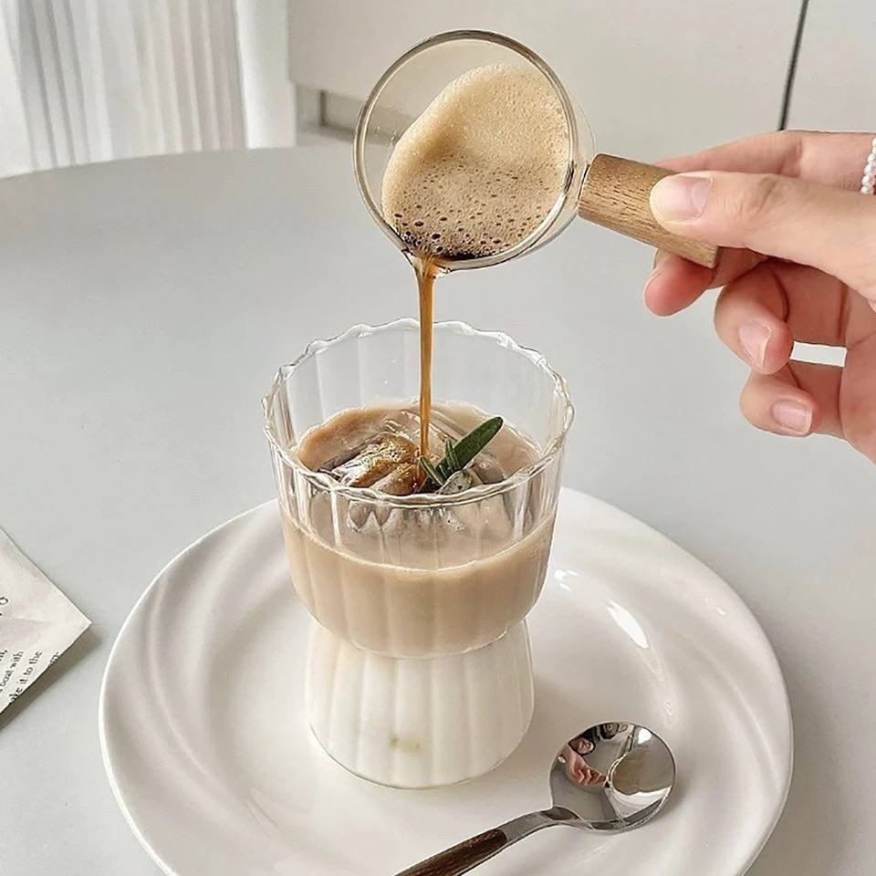 🧋 كوب آيس كوفي وهوت شوكليت مضلع – زجاج بيور مستورد بتصميم أنيق 🍫🍹 