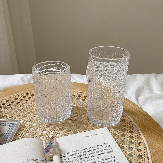 🥃 كوب زجاج منقَرِش – تصميم أنيق للمشروبات الباردة والساخنة 