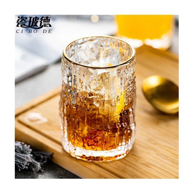 🥃 كوب زجاج منقَرِش – تصميم أنيق للمشروبات الباردة والساخنة 