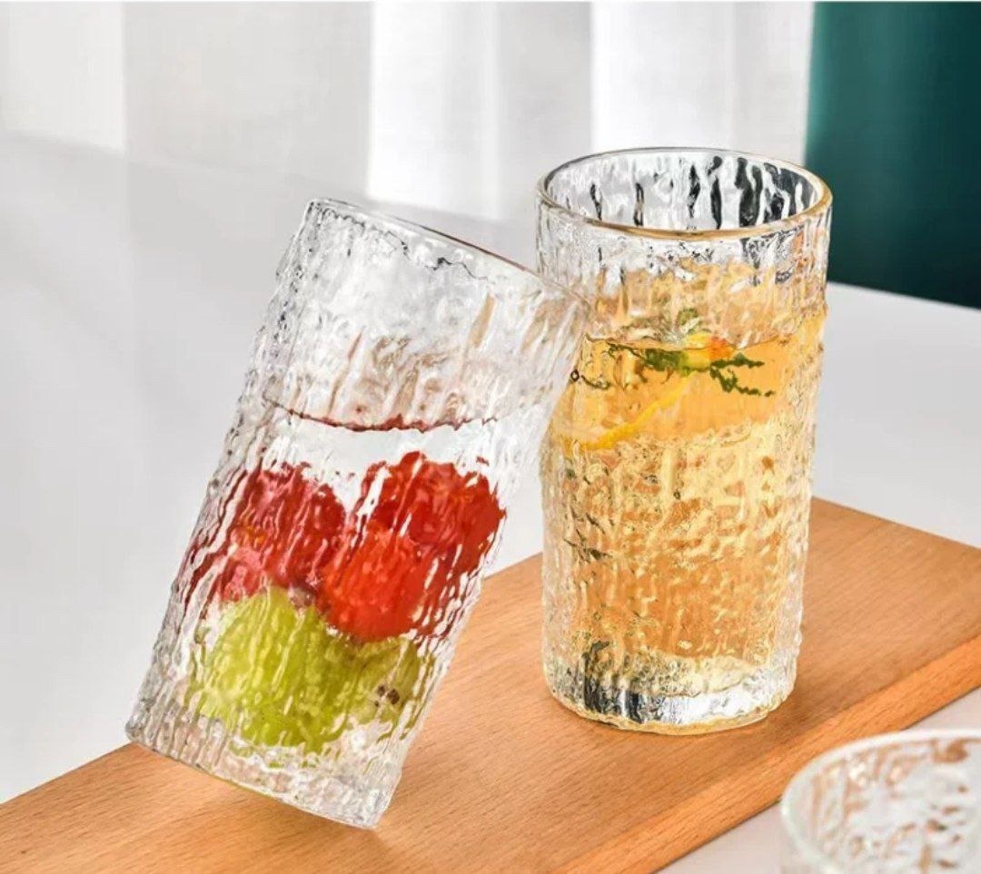 🥃 كوب زجاج منقَرِش – تصميم أنيق للمشروبات الباردة والساخنة 