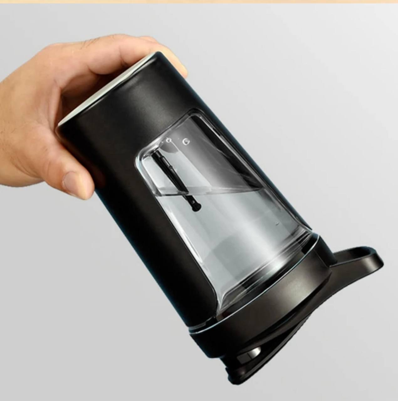 ☕ Portable Electric Shaker Cup - For coffee and milkshake lovers anytime, anywhere