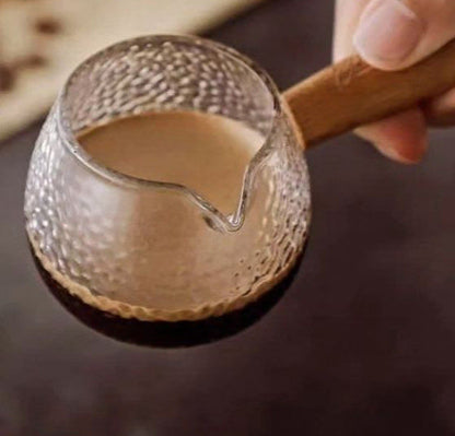 🔥 كنكة / صوصيرة بايركس حراري – تصميم منقرش بيد خشب بامبو ☕🍯 