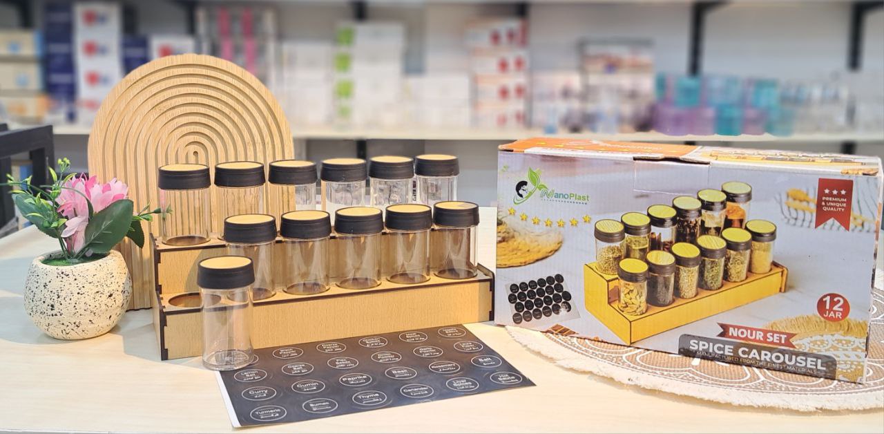 طقم برطمانات توابل 12 قطعة مع حامل خشب – تنظيم أنيق يحافظ على نكهة التوابل 🌿✨