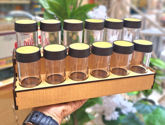 طقم برطمانات توابل 12 قطعة مع حامل خشب – تنظيم أنيق يحافظ على نكهة التوابل 🌿✨