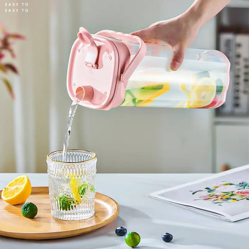 🧊 دورق مياه متعدد الاستخدام بغطاء سيليكون – عملي وأنيق لكل بيت