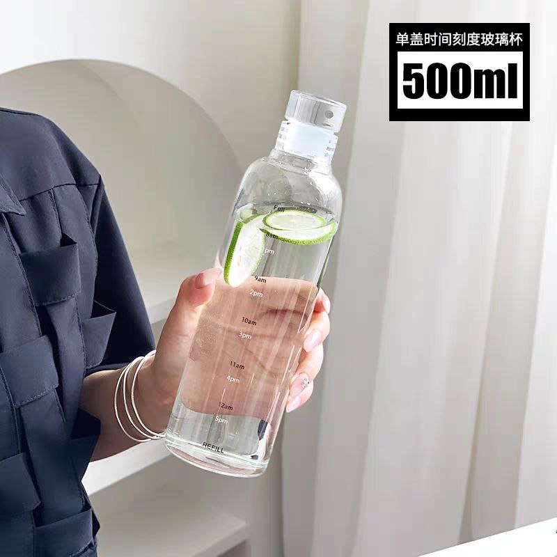زجاجة زجاج ملوّنة – سعة 1 لتر | شكل أنيق ومناسب للتقديم أو الاستخدام اليومي 💧 