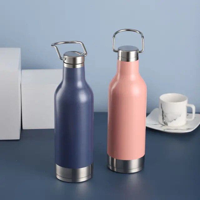 زجاجة استانلس بعليقة 470ml – أنيقة وعملية للمشروبات الساخنة والباردة