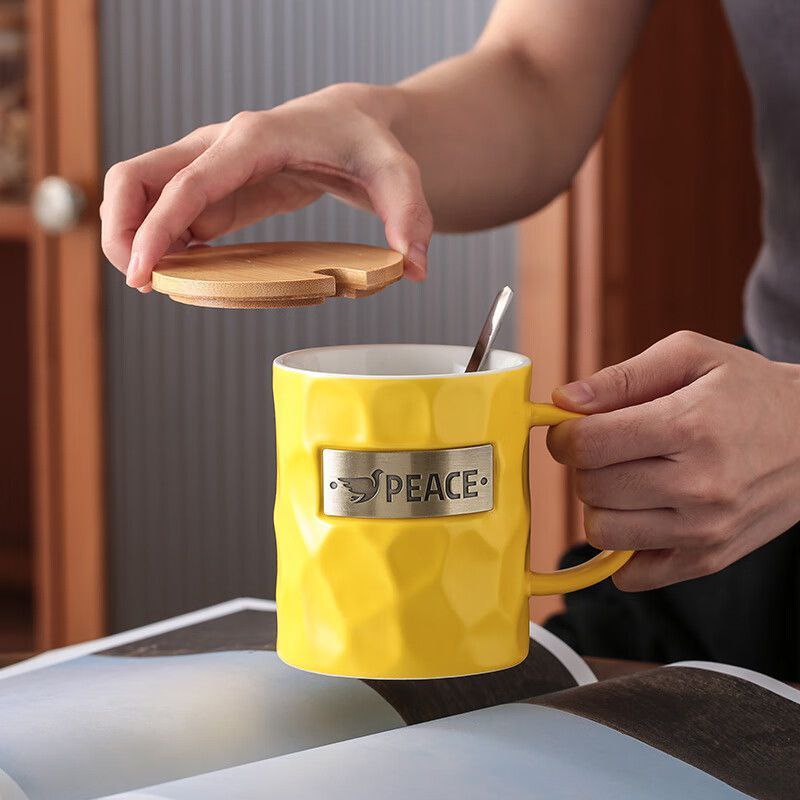 مج بورسلين SUNNY الفاخر بغطاء ومعلقة – تصميم مثالي للهدايا