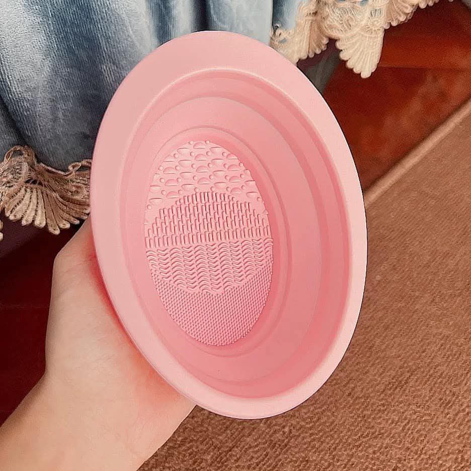طبق سيليكون ميني لتنظيف فرش المكياج – سهل الطي وخفيف الحركة