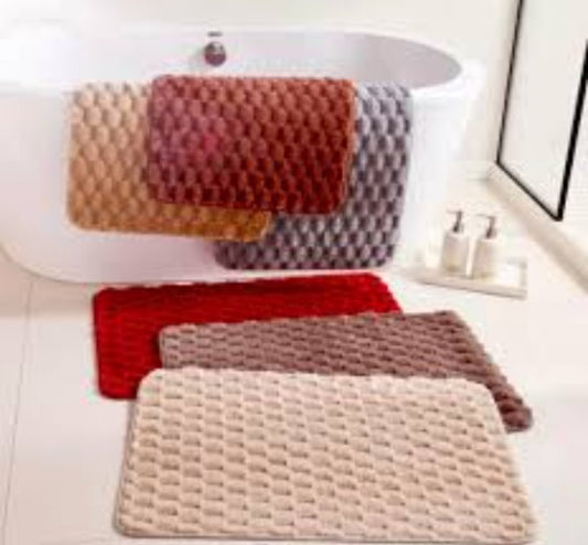 🚿 دواسة حمام مستوردة – تصميم مربعات عصري بخامة ممتازة