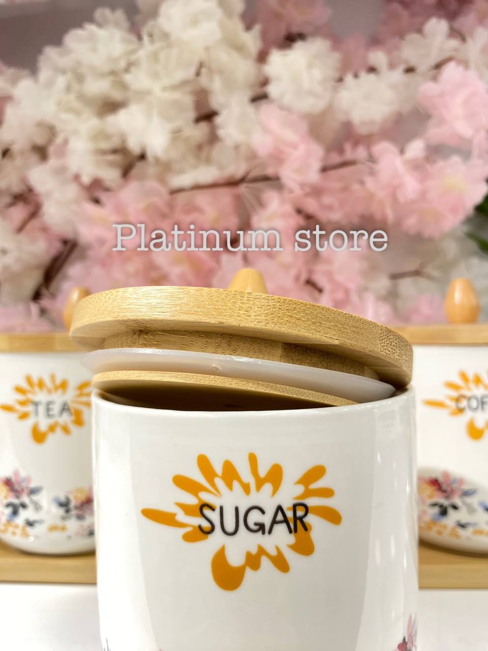 طقم برطمانات بورسلين مزين بنقشة ورد رقيقة 🌸
