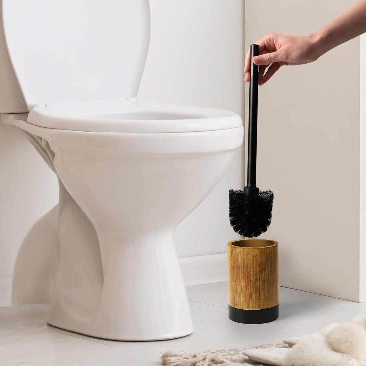 🚽 فرشة التواليت الخشبية – تصميم راقٍ ولمسة فخامة على طريقة إيكيا