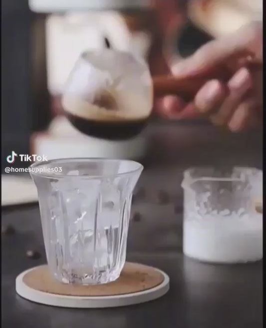 🔥 كنكة / صوصيرة بايركس حراري – تصميم منقرش بيد خشب بامبو ☕🍯
